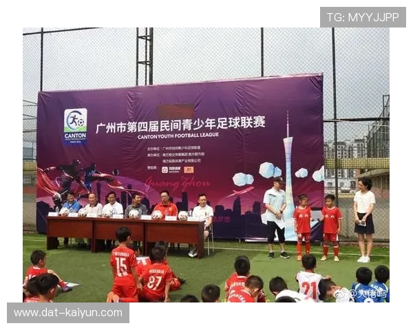 英超俱乐部联合举办公益赛，为青少年足球发展筹款